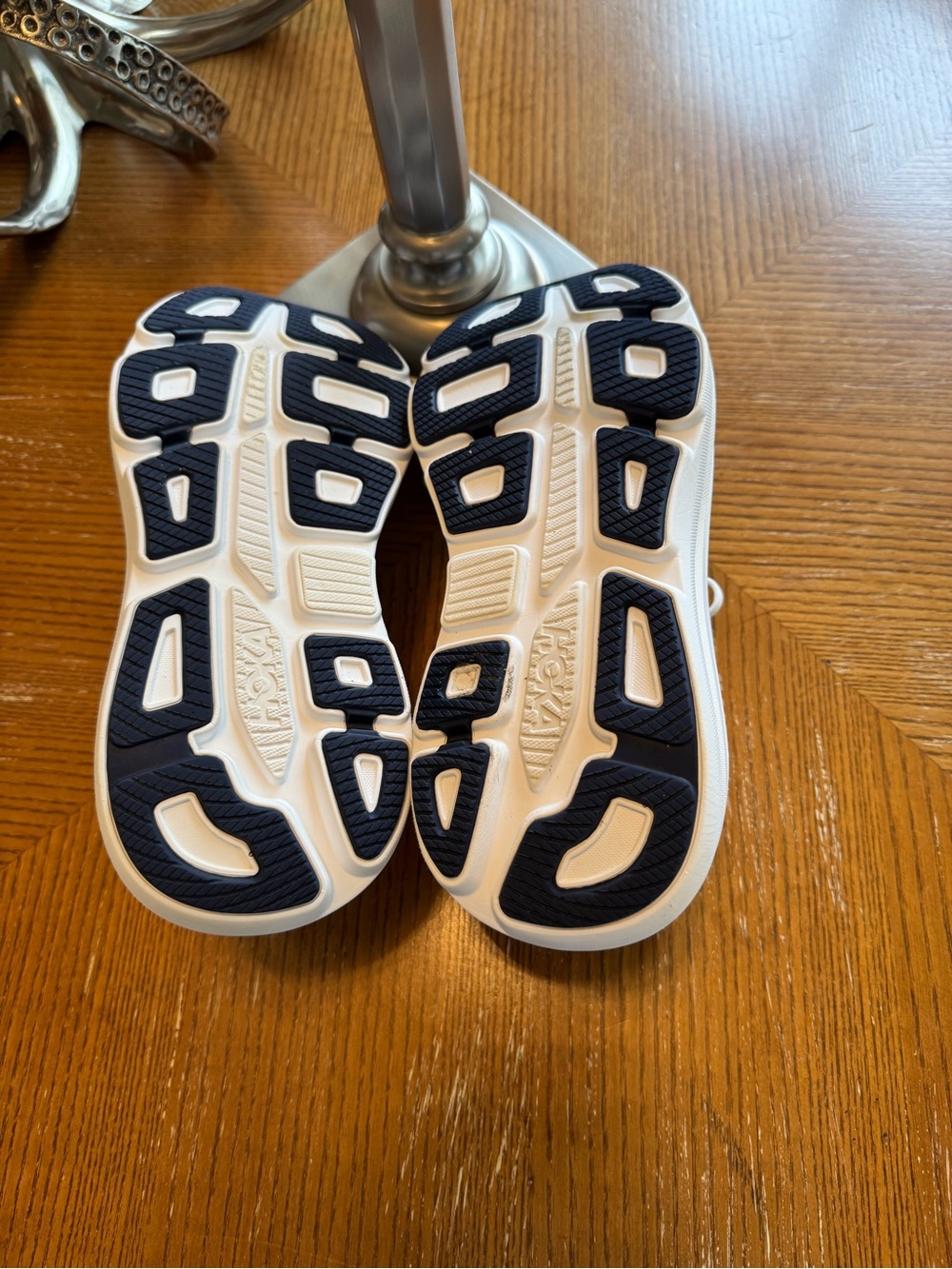 Hoka Bondi 9, Women, 8B White Grout/Yellow Trim Athletic Shoes Like New - Picture 3 of 7